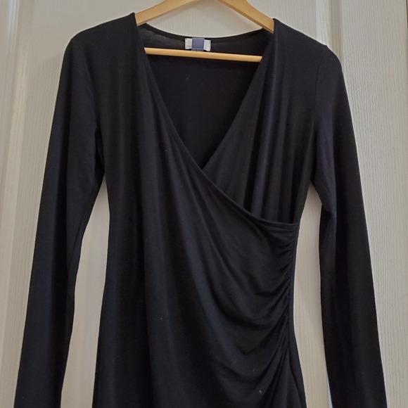 🔥3/$30 Wraparound Long Sleeve - Picture 4 of 9